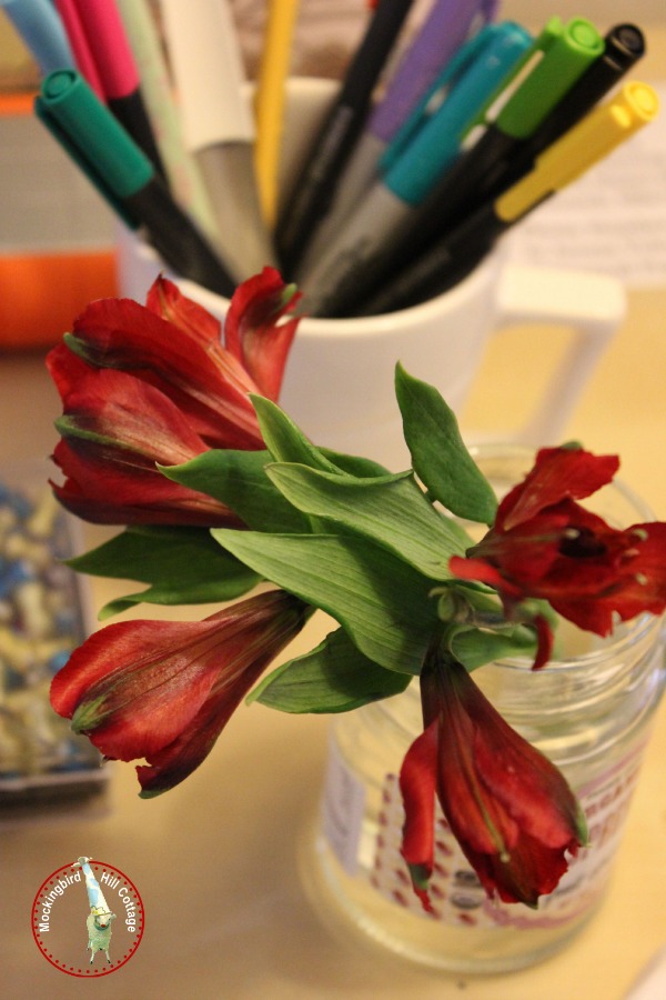 tuesdeskflowerspens