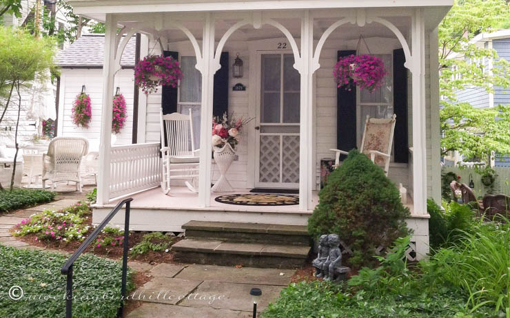 favoritecottagedetailporch