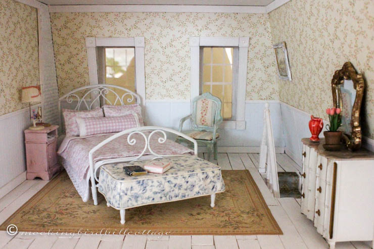 Dollhouse Furniture Queen Bed With Bedding And Drawers For