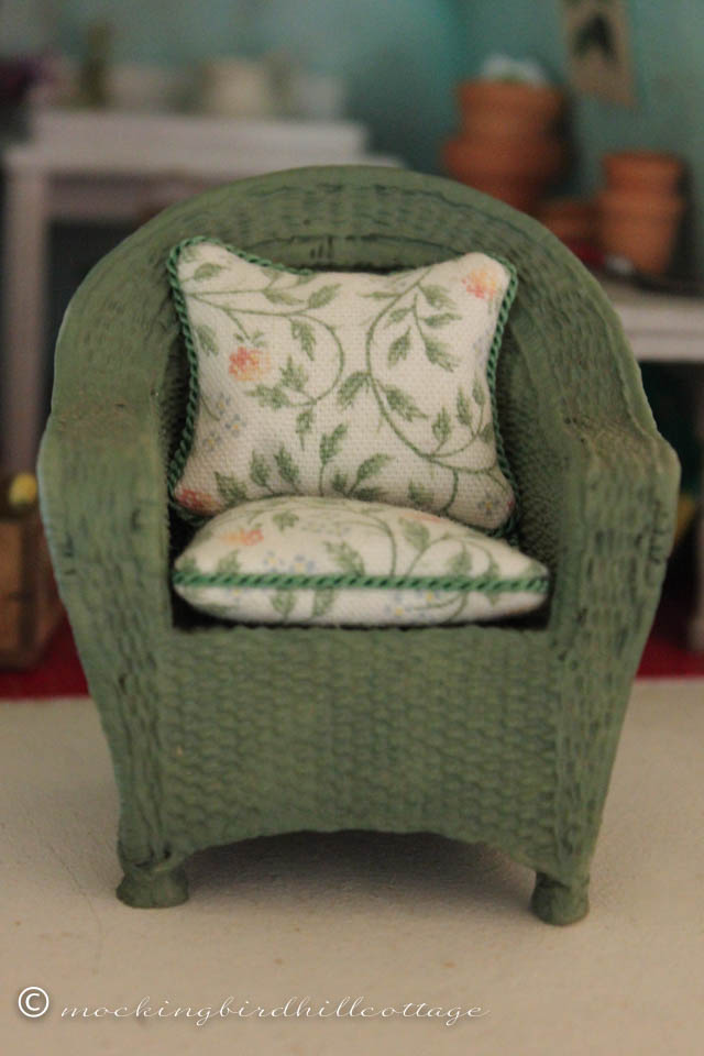 7-9 chair and cushions