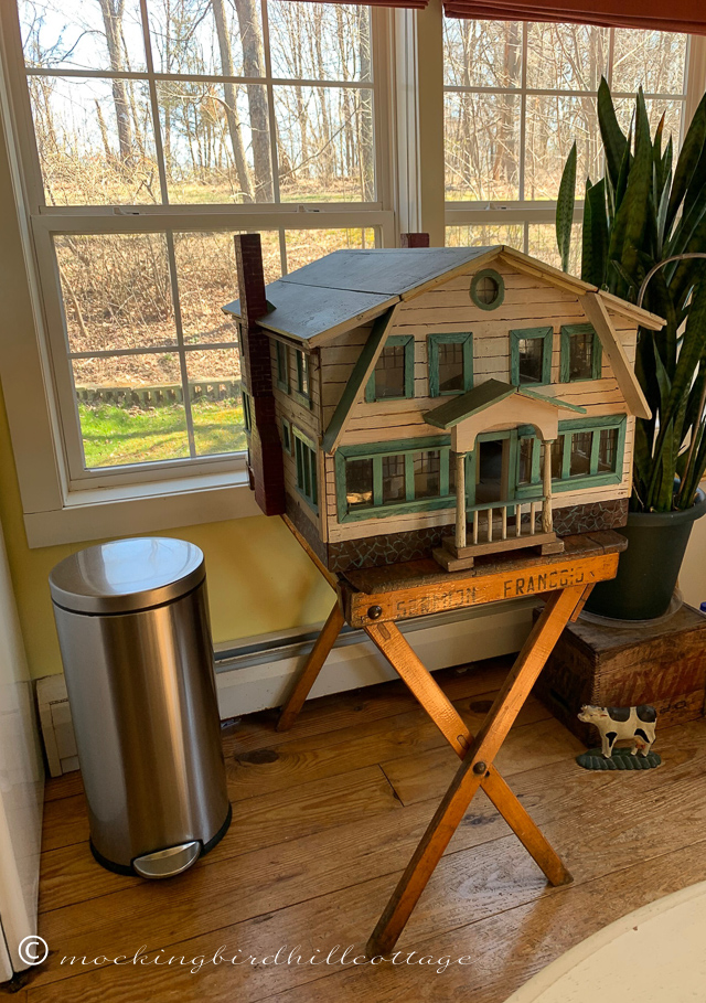 Vintage Folk Art Cottage Style Doll House